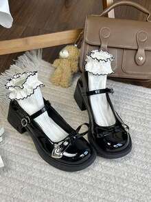 1双黑色玛丽珍鞋，饰有蝴蝶结和爱心图案，搭扣设计，时尚百搭，春秋新款，经典学生风，厚底，适合青少年穿着。 - 黑色 - 查看 2