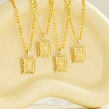 1 件男女通用 14K 镀金方形大写首字母吊坠项链，A-Z 链式项链 - 金黃色 - 查看 3