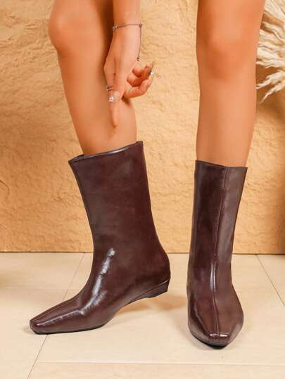 2025 Autumn/Winter New Vintage British Style Square Toe Loose Shaft Short Boots, Slimming Wide Shaft Low Heel Versatile Mid-Calf Cowboy Boots, Fall, Mid-Calf Boots, Classic Boots, Winter, Autumn, Western Style Fashion Short Boots