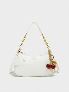 这款时尚单肩包采用经典字母图案和珍珠樱桃吊坠装饰。包身采用纯色防水PU材质，可用作单肩包、腋下包、月牙形夏季包、沙滩度假包或返校包。它也可用作女士钱包，适合购物、外出和日常使用。同时，它也是馈赠亲友的绝佳礼物。 - 白色 - 查看 2