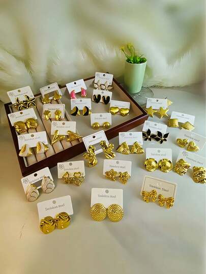 20 piezas/2 piezas/12 piezas Juego de pendientes de mujer de estilo aleatorio, elegante estilo palaciego, serie de pendientes en dorado-blanco-negro-rojo, pendientes de botón, pendientes de aro grandes, clips para orejas, se pueden combinar libremente en varios estilos, diseño de perlas falsas, elemento de concha, uso diario, accesorios para fiestas, regalo para fiestas, todo a juego