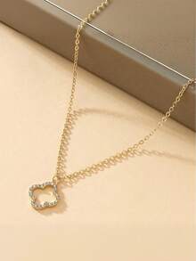 1pc Fashionable High-End Four-Leaf Clover Necklace, Luxurious Elegant Minimalist Mori Style Pendant Necklace For Girl, No Card, Luxury Four-Leaf Clover Necklace With Minimalist Nature Vibe