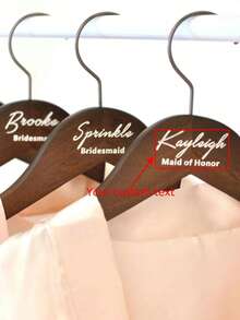 Wieszak z grubego drewna z personalizowanym tekstem/logo, antypoślizgowy drewniany wieszak na ubrania, wieszak domowy, wielofunkcyjny, dekoracyjny, wielokrotnego użytku, wykwintny, modny, wysokiej jakości, kolorowy, nowoczesny, personalizowany, spersonalizowany, niepowtarzalny, idealny prezent dla niego, idealny prezent dla niej, chłopaka, taty, dziewczyny, mamy, rodziny, przyjaciół, herbaciarni, domu, ogrodu, biura, rocznicy, walentynek, dnia matki, urodzin, dnia ojca, ukończenia szkoły, ślubu, parapetówki