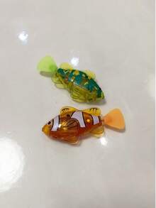 4-Color Electric Simulation Fish Cat Toy, Automatic Swimming Fish Toy, Sensing Swaying Fish Toy That Glows, Includes Batteries