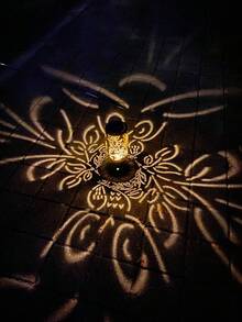 1 Piece Of Retro-Style Metal Lamp With Hollowed-Out Leaf Patterns And Solar-Powered Function, Named "Solar Leaf Pattern Ambiance Lamp" With A Decorative Theme. It Is Suitable For Courtyards, Terraces, Gardens, And Foyers.