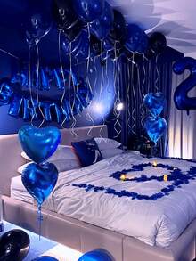 550 个蓝色和黑色生日气球套装，500 个无纺布花瓣，生日快乐横幅字母 + 心形铝箔气球，深色美学派对背景，适用于浪漫情侣卧室装饰，午夜惊喜生日派对装饰 - 彩色 - 查看 7