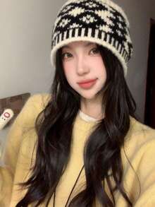 1 针织渔夫帽，秋冬时尚保暖帽，采用撞色菱形网眼编织工艺，专为女性设计的新潮款式。秋冬女士羊毛保暖帽，女士渔夫帽，ins风针织低檐帽。秋冬日系百搭遮脸帽，可爱又温暖的女士秋冬帽