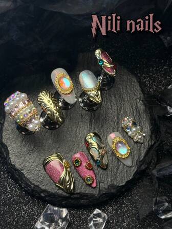 独特的波西米亚风格指甲，10 件幽灵季节独家手工按压指甲杏仁指甲镀铬指甲金色法式尖头指甲 Y2k 指甲紫红色猫眼 3D 钻石雕刻指甲艺术全覆盖亚克力假指甲套装，适合女士和女孩，附赠凝胶贴纸指甲锉