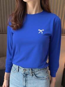 Playera de manga larga para mujer con un bordado de moño en blanco, hecho en México - azul real - Ver 3