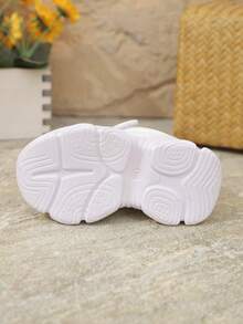 زوج واحد من أحذية الرياضة اليومية للأطفال، أحذية المشي للأطفال الصغار، لون أحادي، مقاوم للروائح الكريهة، شبكة تنفس، قطع من جلد البولي يوريثان، منخفضة الأعلى، خطاف وحلقة، للشارع والمدرسة والابتدائية للأولاد والبنات، أحذية رياضية، خفيفة الوزن، أحذية الجري الخارجية