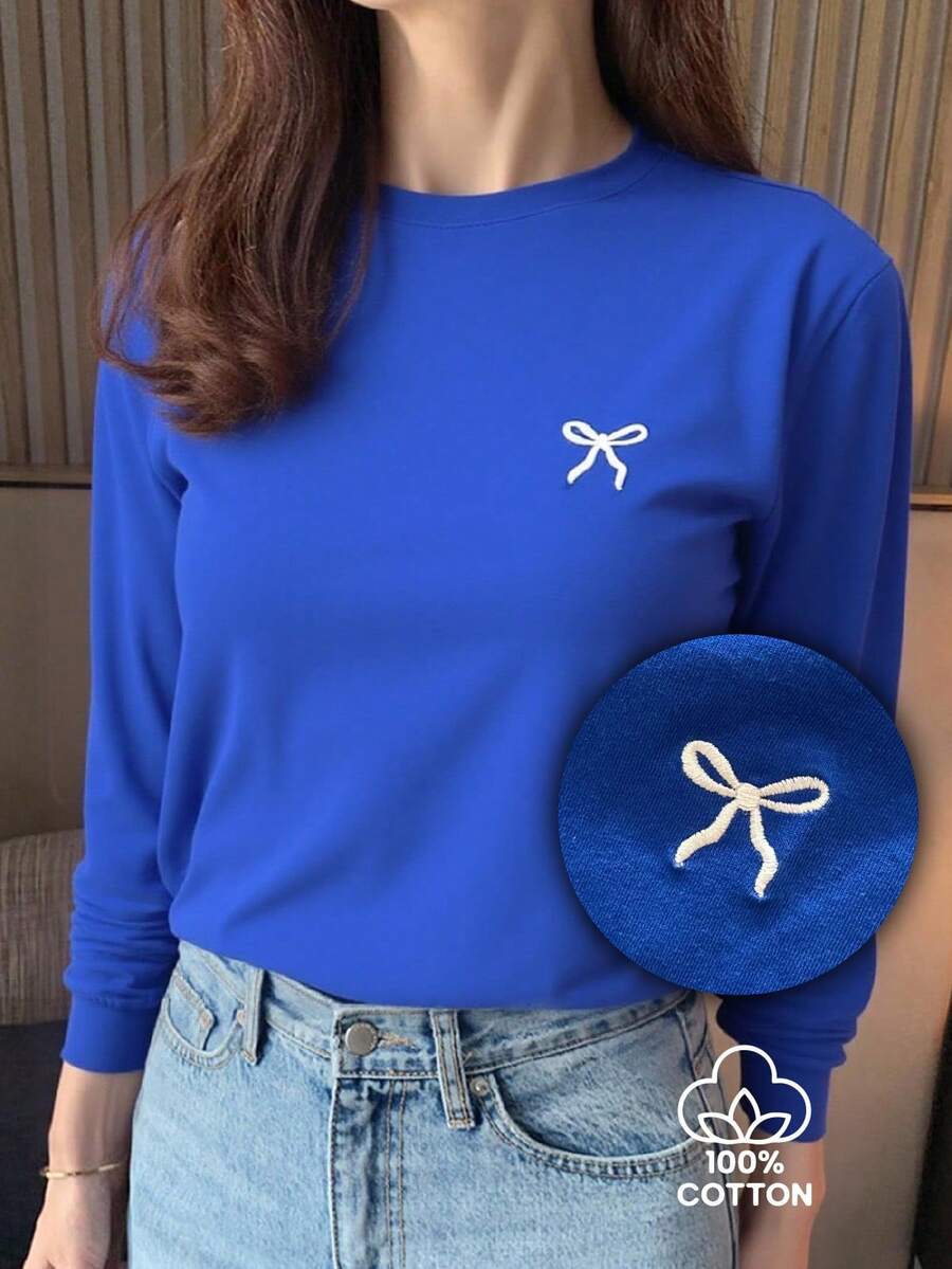 Playera de manga larga para mujer con un bordado de moño en blanco, hecho en México - azul real - Ver 1