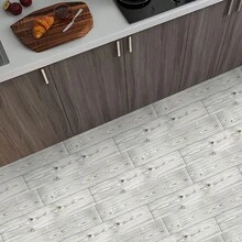 12/24/36 piezas Baldosas de piso de grano de madera gris y blanco impermeables y antideslizantes, pegatinas de piso de PVC, adecuadas para cocina, baño, sala de estar, renovación, patrón a rayas de moda, uso en interiores, decoración de pared con impresión de arte rectangular