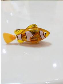 4-Color Electric Simulation Fish Cat Toy, Automatic Swimming Fish Toy, Sensing Swaying Fish Toy That Glows, Includes Batteries