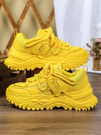 Zapatillas de running para todas las estaciones para hombres, parte superior personalizada de color amarillo brillante versátil, zapatos casuales deportivos para hombres, zapatillas deportivas con plataforma de malla transpirable y suela gruesa, para exteriores, vacaciones, regalo de fiesta