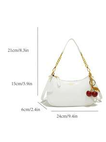 这款时尚单肩包采用经典字母图案和珍珠樱桃吊坠装饰。包身采用纯色防水PU材质，可用作单肩包、腋下包、月牙形夏季包、沙滩度假包或返校包。它也可用作女士钱包，适合购物、外出和日常使用。同时，它也是馈赠亲友的绝佳礼物。 - 白色 - 查看 6