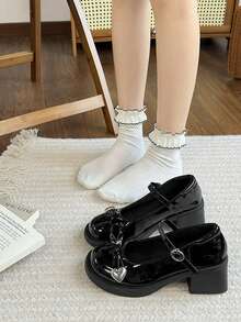 1双黑色玛丽珍鞋，饰有蝴蝶结和爱心图案，搭扣设计，时尚百搭，春秋新款，经典学生风，厚底，适合青少年穿着。 - 黑色 - 查看 5