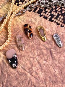 10片杏仁形手工金属线条亮片水滴形全覆盖亮面可重复使用亚克力假指甲套装，包含指甲胶水和指甲锉。适合情人节、新年、派对、日常佩戴，也可作为礼物。 - 查看 6