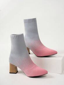 Botas de punto elástico con tacón de madera de grano de color y punta puntiaguda para mujer, nuevas botas de mediados de pantorrilla con tacón grueso de otoño/invierno 2025 de talla grande, botas altas delgadas y elegantes versátiles personalizadas que aumentan la altura y adelgazan