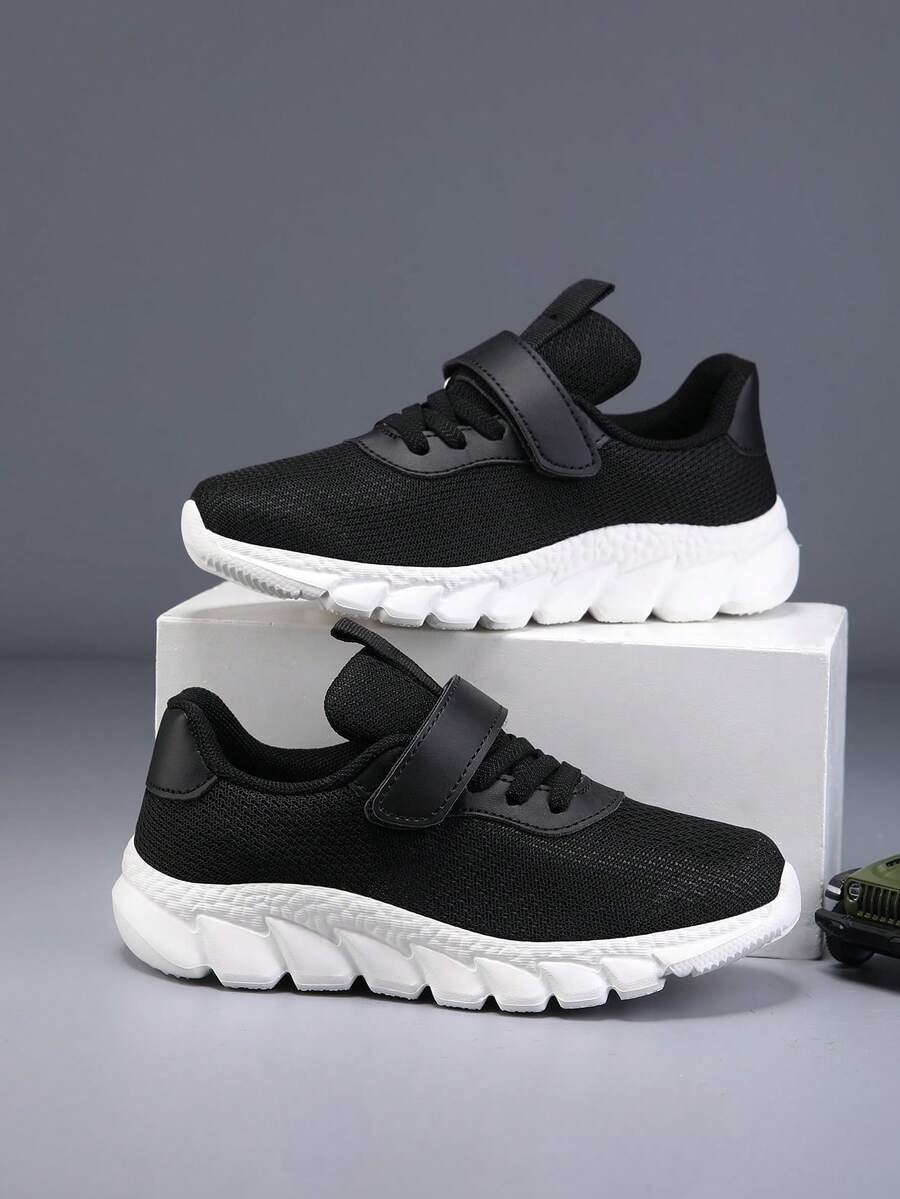 Low-Top Breathable Mesh Comfortable Casual Outdoor Children Sports Running Shoes - Black and White - View 1