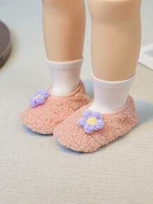 1 双幼儿花朵图案保暖内衬软底防滑室内拖鞋，舒适易穿脱，适合男孩/女孩，是刚学走路的婴儿的温馨节日礼物