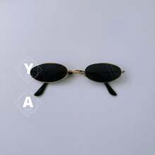 Retro Oval Sunglasses With UV400 Protection - Black With Gold - View 3