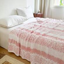 1pc Colorblock Striped Flannel Blanket, Textured Jacquard Design, Soft & Comfortable, Suitable For All Seasons, Office Nap, Bedding, Or Lap Throw, Elegant Bedroom Decor, Versatile Throw Blanket For Adults, Pets, Office, Outdoor Camping, Holiday Gift, Available In Multiple Sizes