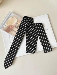 1条黑白条纹围巾，时尚发带，条纹围巾腰带，长款窄腰带，适合休闲、周末郊游、约会、校园等各种场合，时尚多功能配饰，也可用于圣诞装饰