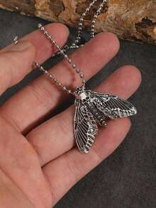 Vintage Gothic Style New Skull & Moth Pendant Necklace, Retro European & American Animal Charm Necklace For Men And Women