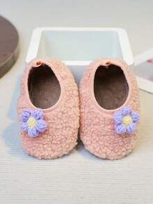 1 双幼儿花朵图案保暖内衬软底防滑室内拖鞋，舒适易穿脱，适合男孩/女孩，是刚学走路的婴儿的温馨节日礼物
