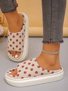 Pantoufles femme confortables à motif fraise avec semelle épaisse, semelle souple antidérapante pour l'intérieur, base crème, convient pour l'automne/l'hiver - Base abricot-petite fraise rouge - Voir 7
