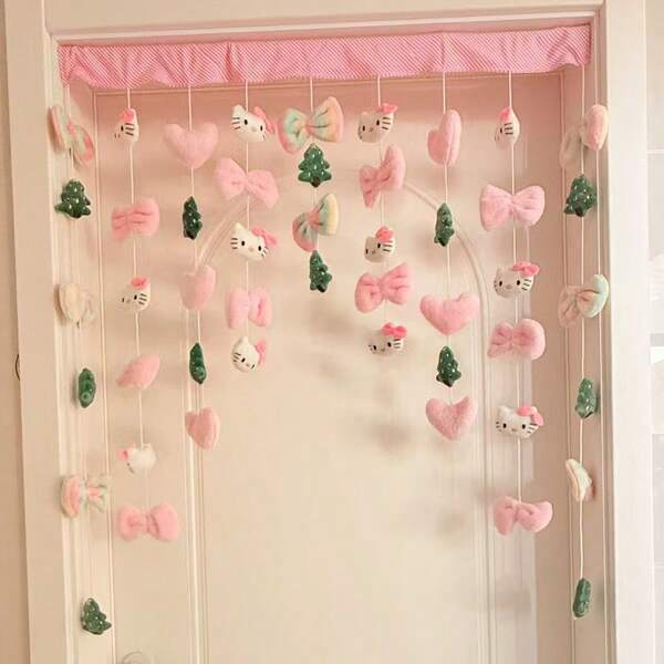 Sanrio 1 pieza Cortina de entrada con tema navideño de Hello Kitty - Conjunto de decoración de puerta de dibujos animados, incluye Kitty y Kuromi con árbol de Navidad, bolsa de la suerte y elementos de lazo, mejor decoración del hogar para fiestas navideñas, incluye conjunto de decoración para dormitorio y sala de estar, decoración de fiesta navideña y decoración de muebles navideños
