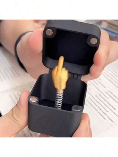 Surprise Gift Box, Box, Perfect Gag Gift With Pop-Up, Adult Size, Novelty Gag Hand Statue Christmas Unique Fun Gift, Gift Box, Jewel, Engagement Ring Box, Printed Hand, Double Gag, Surprise, Happy, Prank, Fun Gift, Add Atmosphere, Use This Charming And Unique Box To Give To Your Mother, Father, Wife, Girlfriend, Boyfriend, Husband Or Friend For Their Birthday, Party Or Casual Gathering.