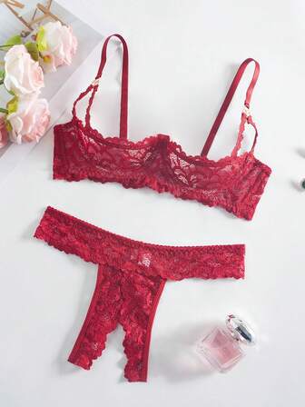European & American Style Sexy Hollow Out Lace Trim Lingerie Set For Women. Alluring & Comfortable Form-Fitting Sheer Bra & Thong Panty Set, Suitable For Romantic Getaways And Fantasy Nights