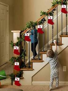 1 szt. Świąteczne dzianinowe skarpety z monogramem, wiszące skarpety z małymi literami świątecznymi, dwustronne skarpety wiszące do kominka, dekoracje na imprezę świąteczną, prezenty na imprezę, upominki na imprezę, spersonalizowana skarpeta z inicjałami, ozdoby choinkowe, ozdoby świąteczne do domu, ozdoby świąteczne do domu, pakiet prezentów świątecznych, dekoracje noworoczne 2026, wystrój domu, wystrój pokoju, zima