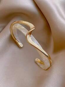 1pc Luxury White Shell Curved Metal Texture Bracelet, Versatile For Women