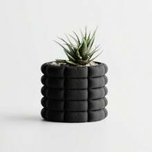 ORIZZONTE Runde dekorative Vase mit gesteppter Textur und rechteckigem Effekt – weiches und modernes Design für Pflanzen, Kakteen, Bonsai – Geschenkidee für Zuhause/Büro – erhältlich in 2 Größen – 100 % Made in Italy, Versand aus Italien - Schwarz - Übersicht 5
