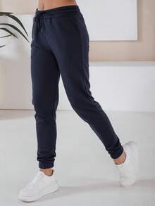 女款兩件式運動服套裝，配有連帽衫和帶袖口的褲子，帶口袋的休閒基本運動套裝，舒適的日常穿著，非常適合日常都市造型和運動活動。 - 藏蓝色 - 查看 4