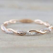 Bestselling European & American-Style Rose Gold Engagement Ring Set Micro-Inlaid Zirconia For Diamond-Level Sparkle – A Romantic Pick Oozing Elegance Ever Hunted For A Ring Set That "Fits Daily Wear, Feels Ceremonial For Engagements, And Flatters Every Hand Shape"? This European & American-Style Rose Gold Inlaid Set Checks All The Boxes!