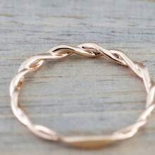 Bestselling European & American-Style Rose Gold Engagement Ring Set Micro-Inlaid Zirconia For Diamond-Level Sparkle – A Romantic Pick Oozing Elegance Ever Hunted For A Ring Set That "Fits Daily Wear, Feels Ceremonial For Engagements, And Flatters Every Hand Shape"? This European & American-Style Rose Gold Inlaid Set Checks All The Boxes!