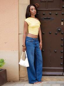 Yess Loren Blusa de verano de color liso con cuello asimétrico y drapeado asimétrico para mujer - Amarillo - Ver 3