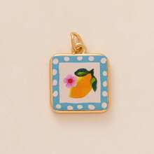 1 pezzo Ciondolo dolce e carino a forma di busta, fiore, piccolo pesce, ciliegia, arancia, fragola, fiocco, limone, placcato in oro 18K, impermeabile e anti-sudore, adatto per uso quotidiano e tempo libero, un ciondolo creativo per mogli, madri e fidanzate