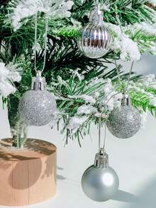 24 piezas de adornos de bolas de Navidad plateadas, decoraciones de árbol de Navidad, adornos colgantes para fiestas navideñas para coronas, guirnaldas y árboles interiores/exteriores, bolas de árbol de Navidad plateadas, adornos con diseño preensartado, decoración navideña festiva para fiestas navideñas, coronas, guirnaldas, decoración navideña, decoración de invierno, regalos de Navidad, decoración del hogar