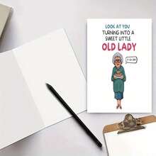 1 张送给闺蜜的搞笑生日贺卡 - “看你变成一个可爱的小老太太”幽默贺卡，以老妇人和蛋糕为特色，是送给朋友、姐妹、妻子的完美礼物，1 张，纸质材料，生日贺卡 | 幽默问候 | 俏皮插图，生日贺卡（带信封 + 贺卡）“（11 厘米 X 16 厘米）圣诞礼品卡”适合每个人的礼物，适合送给同事的卡片 - 多色 - 查看 4