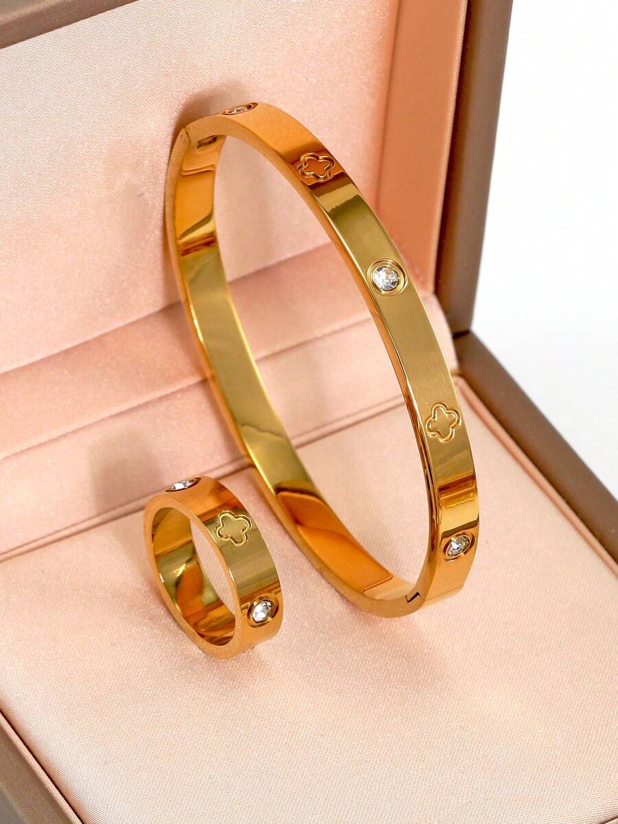 2 件/套 18K 镀金 316L 不锈钢四叶草手链和戒指首饰套装，适合女性日常佩戴，经典欧美花卉设计，镶嵌方晶锆石，大方奢华的休闲金饰，婚礼首饰套装，送给女孩、女士、母亲、亲戚、朋友的礼物，美丽的婚礼、生日、母亲节、女朋友、情人节 - 金色 - 查看 1