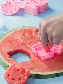 Sanrio 2 件/1 套水果饼干模具 - 可爱猫形饼干印章工具，适合生日礼物和厨房乐趣，非常适合婚礼/毕业典礼/母亲节派对、家庭烘焙 DIY 压制工具、水果和蔬菜塑形器、圣诞礼物，适合节日派对家庭厨房餐厅使用