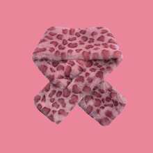 A Stylish Leopard Print Plush Scarf, Crafted From Fluffy, Is Soft And Smooth To The Touch, Non-Irritating, And Provides A Warm, Enveloping Feeling. The Classic Leopard Print Is, Retro, And Versatile. The Neckband Design Is Easy To Wear And Effortlessly Creates A Stylish Look.