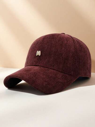 Boné de beisebol unissex de veludo cotelê bordô com espinha de peixe e strass - detalhe "M" - elegante e texturizado para uso diário casual, deslocamento para o escritório, atividades ao ar livre e presentes de Natal