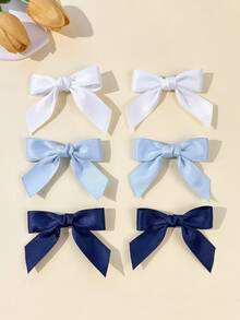 Conjunto de seis piezas en blanco, azul claro y azul marino.