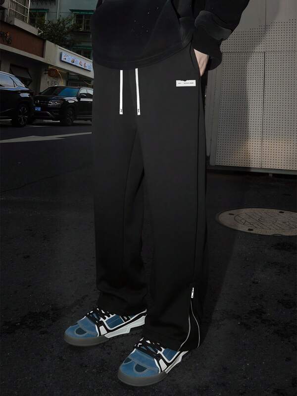 Pantalon décontracté tricoté pour hommes avec fermeture éclair décorative à l'ourlet, pantalon de jogging ample à jambe droite, avec étiquette imprimée, convient pour le port quotidien, les sorties, les sports de plein air, le style de rue, polyvalent, automne/hiver