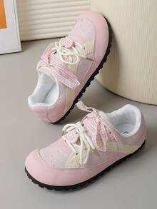 أحذية رياضية من الجلد الصناعي بنمط ربطة الدانتيل، لطيفة وحلوة